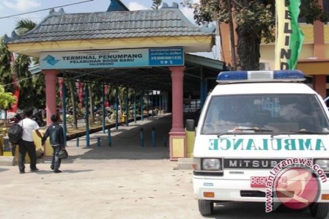 Ambulans Siaga di Pelabuhan