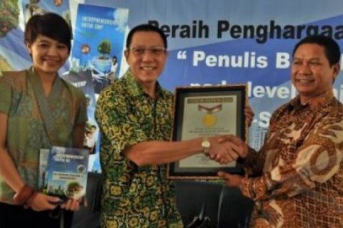 BUKU REKOR MURI