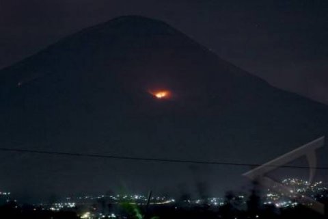 KEBAKARAN GUNUNG SINDORO