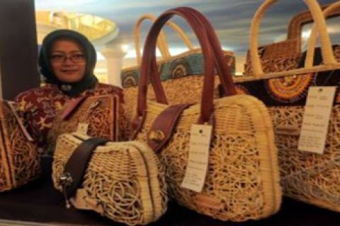 POTENSI INDUSTRI KREATIF