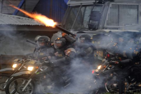TEMBAK GAS AIR MATA