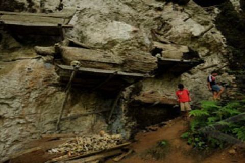 KUBURAN BATU