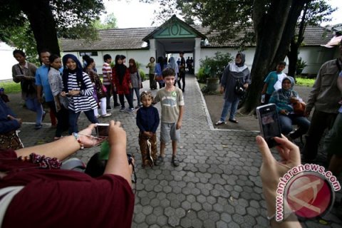 Abdi dalem cilik