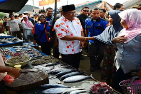 KUNJUNGI PASAR