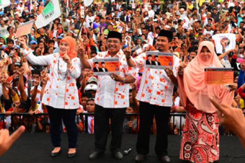 KAMPANYE PERDANA ILHAM-AZIZ