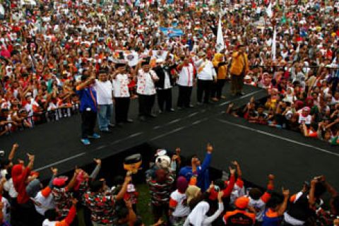 KAMPANYE PERDANA ILHAM-AZIZ