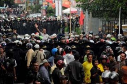 TAWURAN SIMPATISAN PILGUB