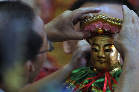 CUCI PATUNG DEWA