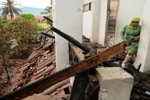 MENGUMPULKAN DOKUMEN
