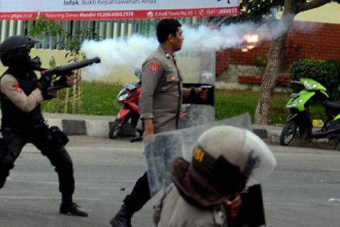 TEMBAK MAHASISWA