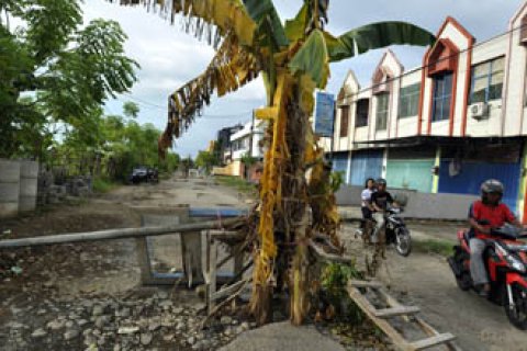 TUTUP JALAN