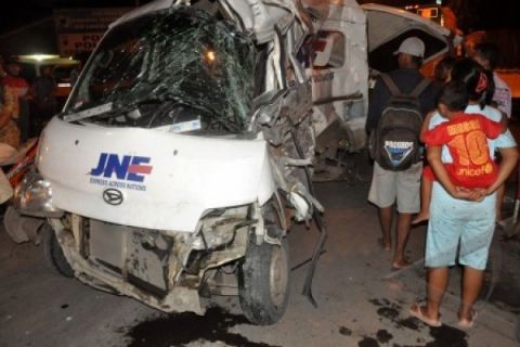 TERTABRAK KERETA