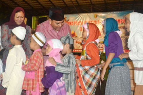 Gubernur &amp;amp; Anak Yatim