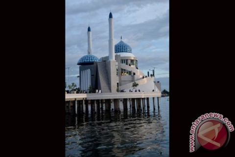 NGABUBURIT DI MASJID TERAPUNG
