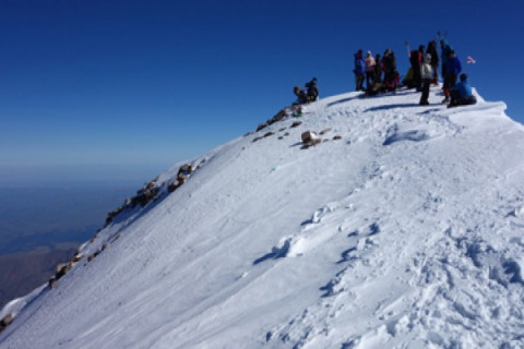 Mendaki Gunung Elbrus