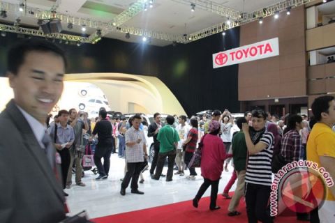 Pengunjung Pameran IIMS 2013