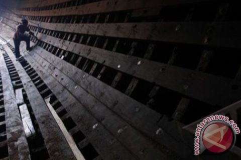 PEMBUATAN PERAHU PHINISI