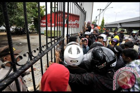 DEMO KORUPSI BANSOS