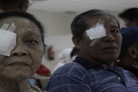 Operasi Katarak Gratis/Henky Mohari