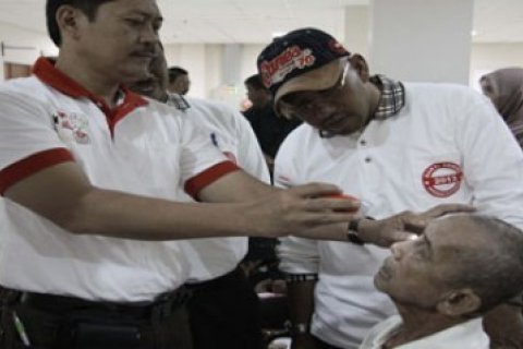 Operasi Katarak Gratis/Henky Mohari