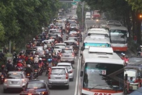 TERJEBAK MACET