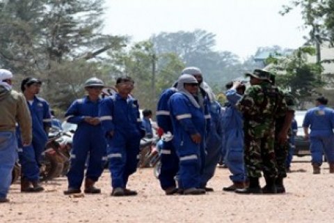 Tuntut Status Permanen/Joko Sulistyo