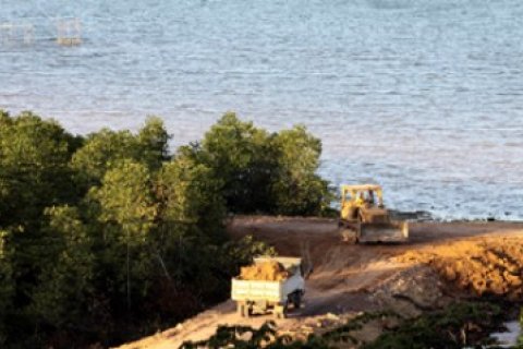 Penimbunan Laut/Joko Sulistyo