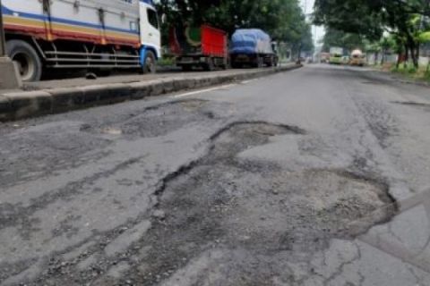JALAN PANTURA RUSAK