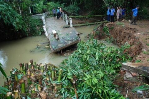 JEMBATAN PUTUS