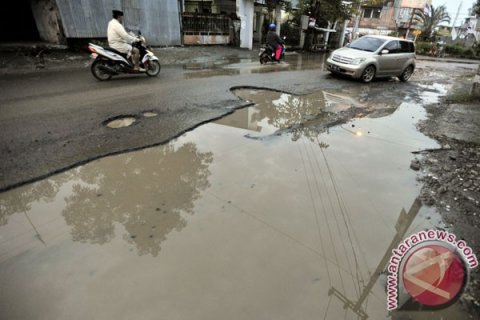 JALAN RUSAK AKIBAT BANJIR