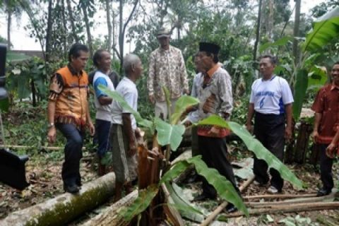 Bupati Jenguk Korban