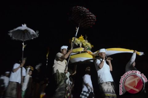 UPACARA MELASTI MAKASSAR