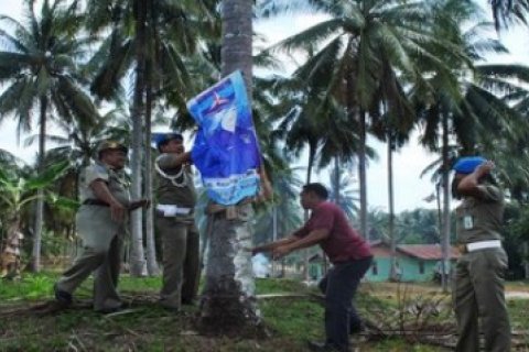 Penertiban Peraga Kampanye/Zam Jambak