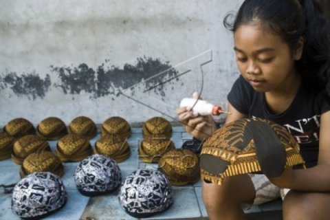 KERAJINAN BLANGKON