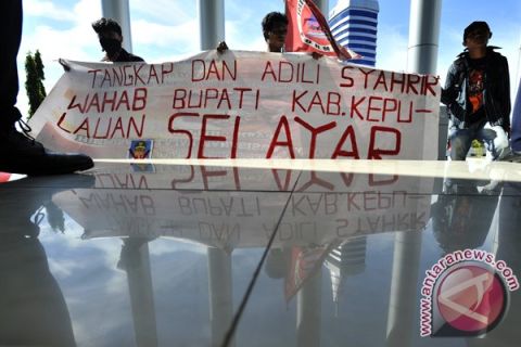 DEMO KORUPSI BANSOS SELAYAR