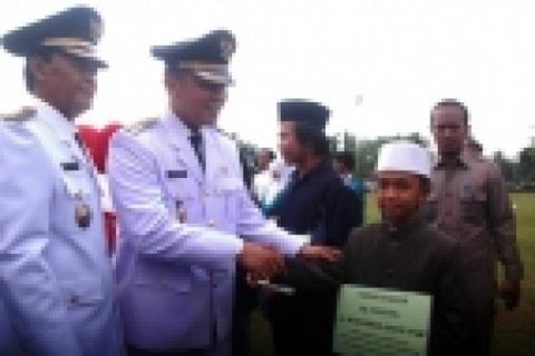 Penyerahan Hadiah Qori Berprestasi