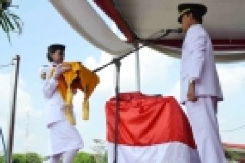 Pengibaran Replika Bendera Pusaka Merah Putih
