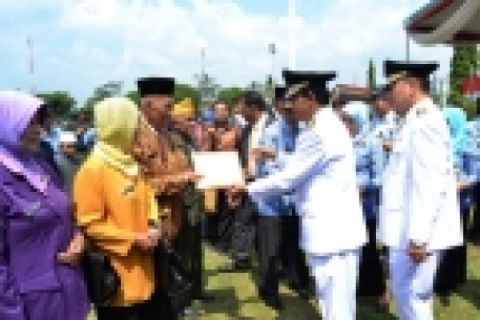 Penyerahan Bingkisan