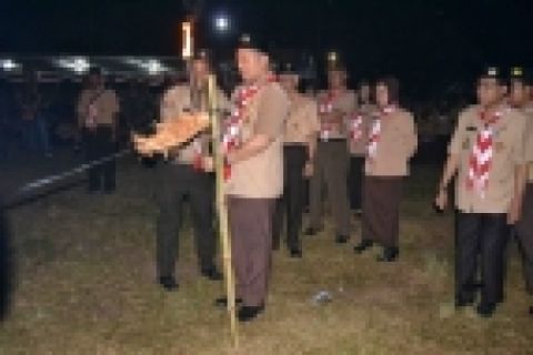 Menyalakan Api Unggun