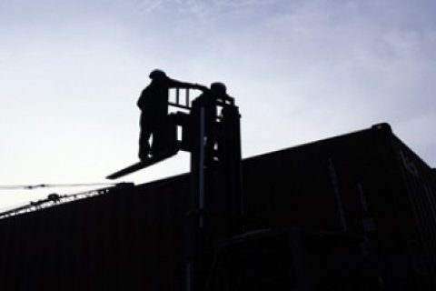 Kapasitas Pelabuhan Membengkak/Joko Sulistyo