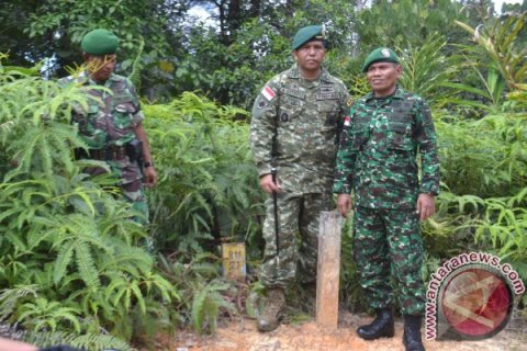 Patroli patok perbatasan Indonesia-Malaysia