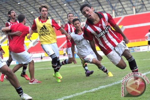 Estudiantes Kalahkan Valencia 