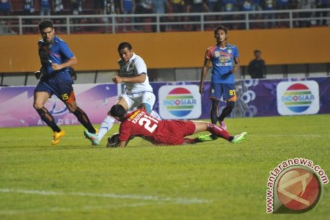 Arema Cronus Juara Inter Island Cup