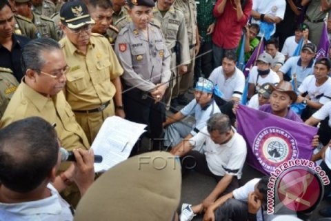 DEMO PEKERJA PARIWISATA