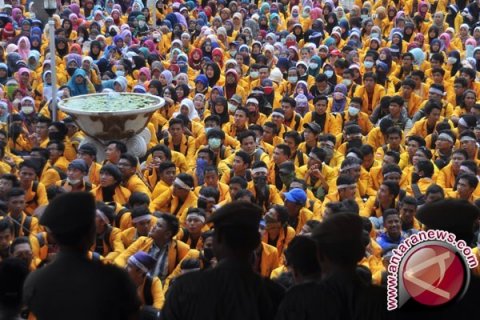 Aksi Tuntut Perbaikan Jalan