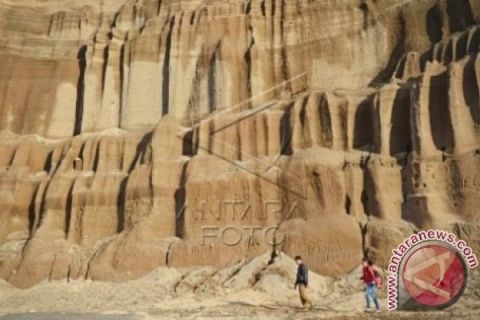 WISATA PANTAI TEBING