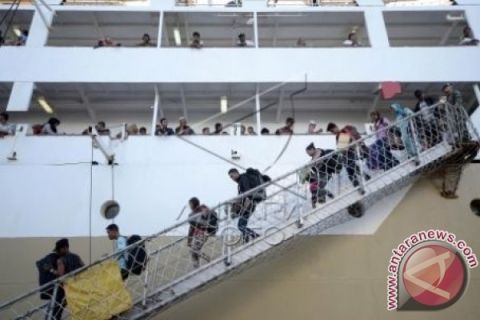 LONJAKAN PEMUDIK PELABUHAN SOEKARNO HATTA