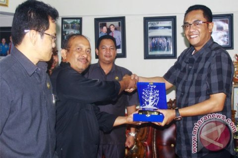 Penyerahan Cinderamata