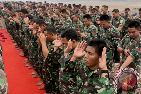 TNI shalat minta hujan