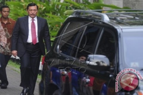 Luhut Hadiri Pemberkatan Pernikahan Putri Setya Novanto